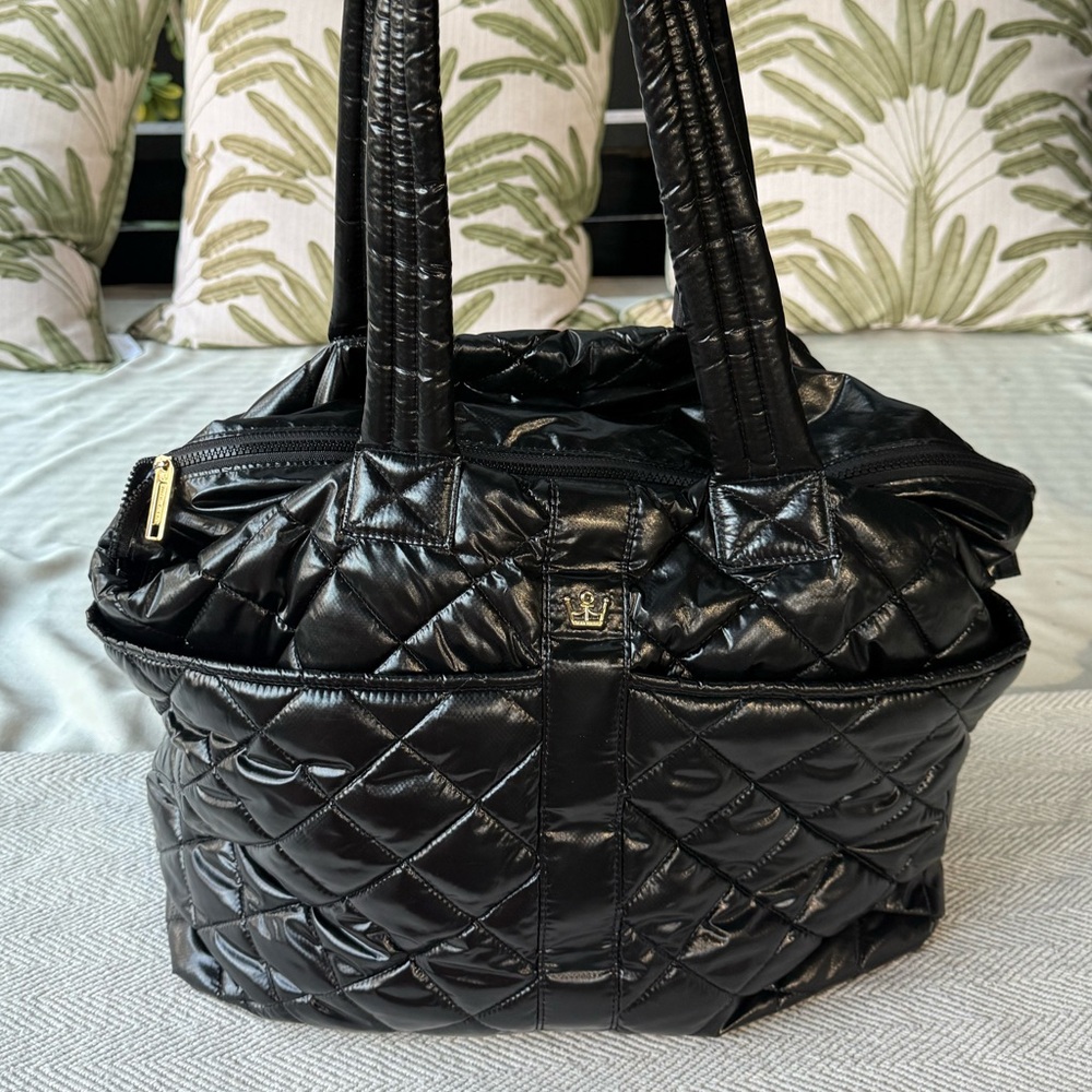 Oliver Thomas XL wanderlust bag- black quilted carry all